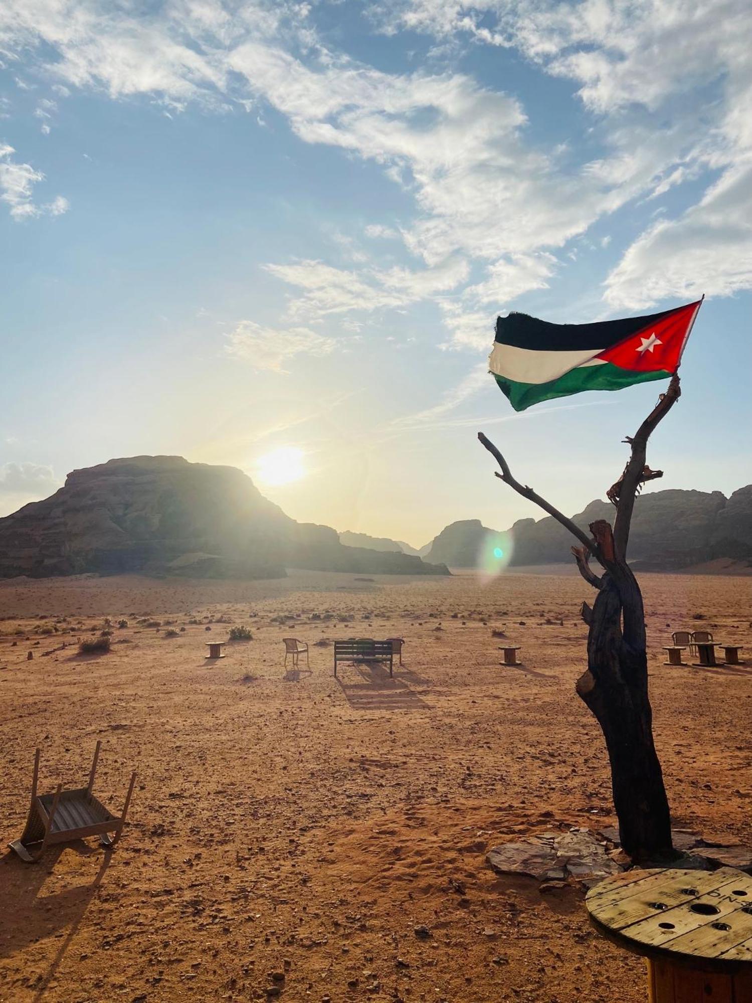Wadi Rum Bedouin Heart Camp エクステリア 写真