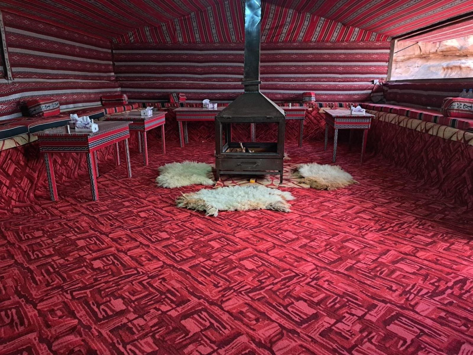 Wadi Rum Bedouin Heart Camp エクステリア 写真